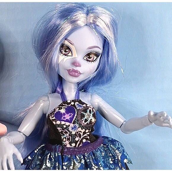 2 Monster High Dolls Draculaura and Abbey Bominable Skulltimate Mattel Toys - Picture 3 of 15